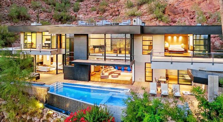 House with hot tub & pool in Phoenix, AZ