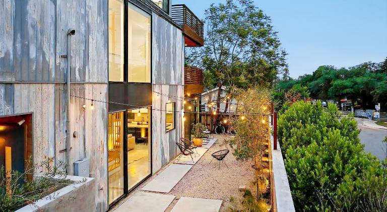 Rooftop Deck, DT City Views, Modern Eastside Oasis in Austin, TX