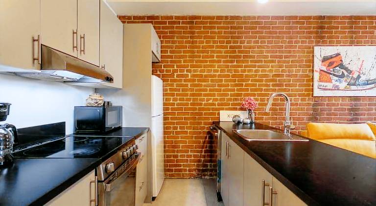 Sleek 2BR in Heart of Downtown Montreal — photo 5
