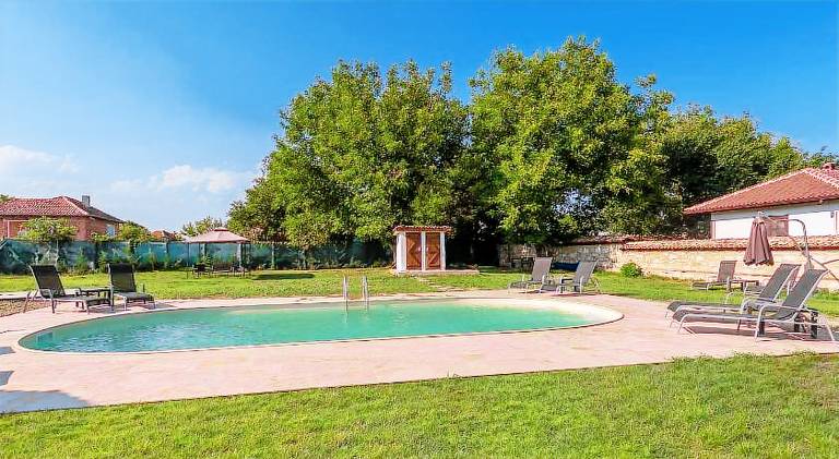 Villa with garden, pool & patio — photo 4