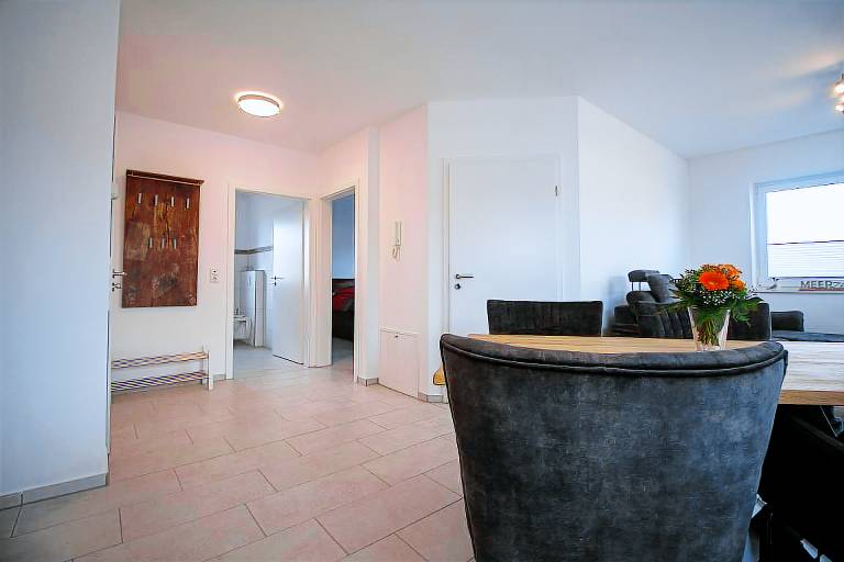 Rental apartment with terrace & yard — photo 4