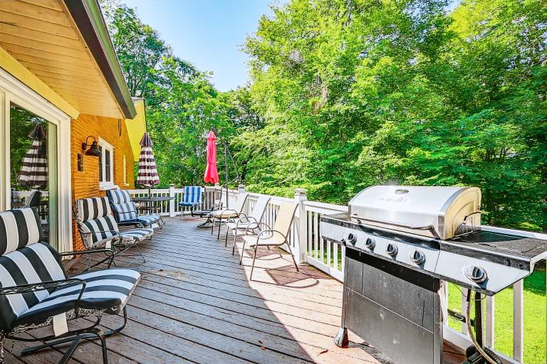 Golf Course Views & Games Galore - Vine Grove Gem! — photo 2