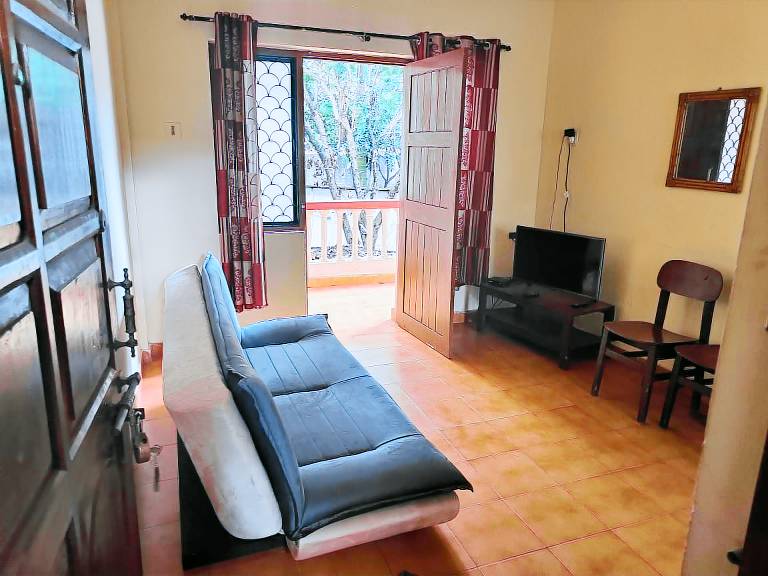 Vacation home with yard in Anjuna