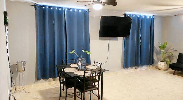 280 m&sup2; Ferienhaus