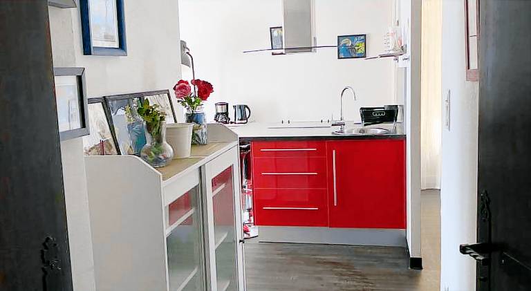 Serviced apartment with pool & patio | Pet-friendly — photo 5