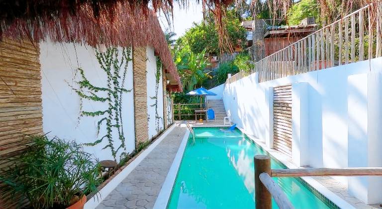 Lodge with terrace & pool — photo 4