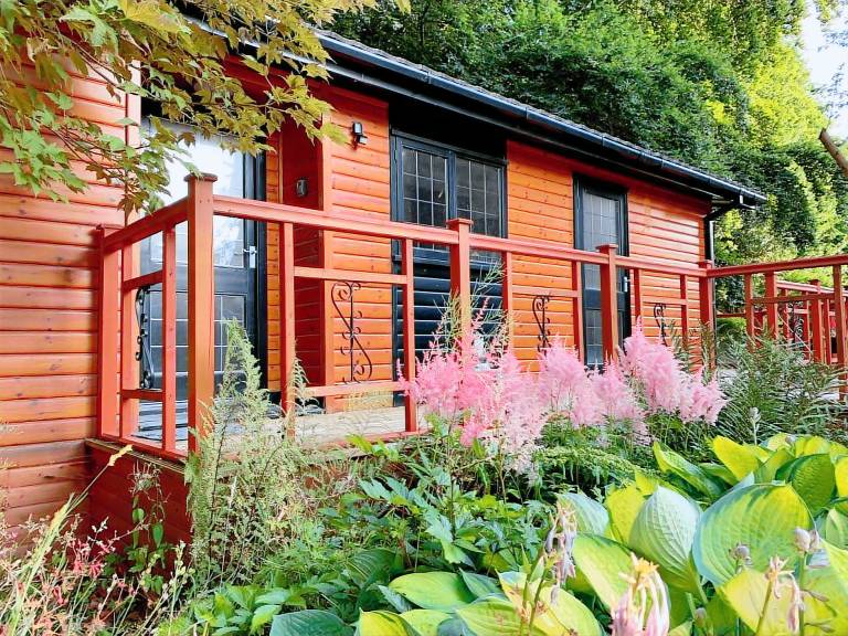 Cottage with yard & hot tub — photo 4