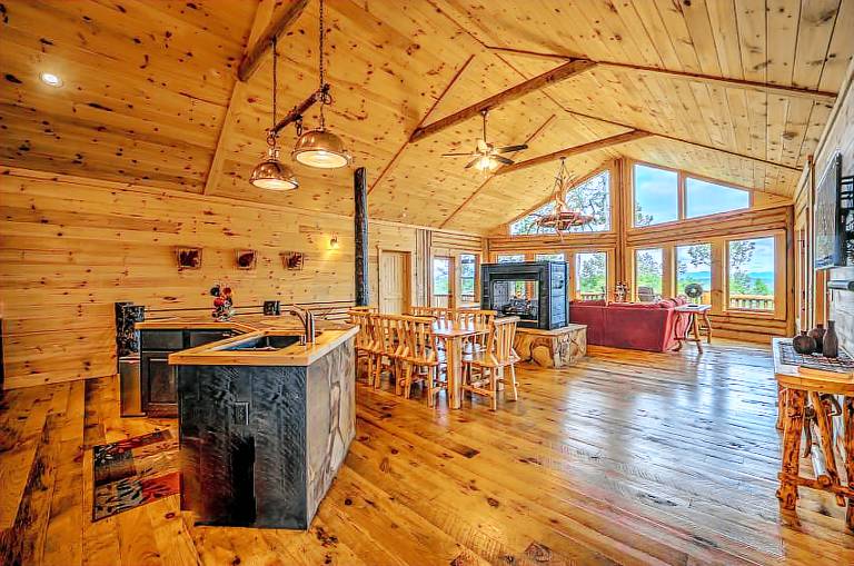 Serenity Peak Mountain View Close To Town Paved Dog Friendly in Blue Ridge, GA