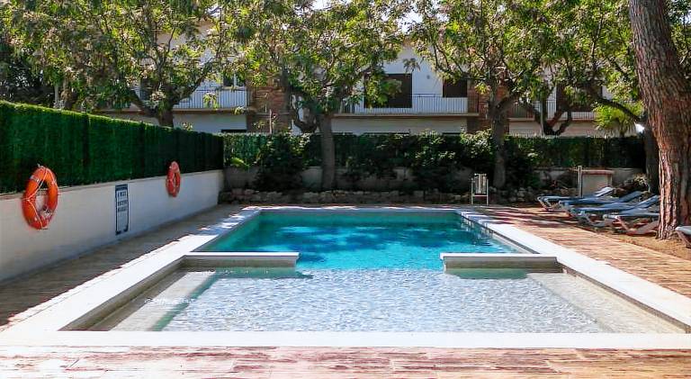 Holiday apartment with garden, pool & terrace — photo 3