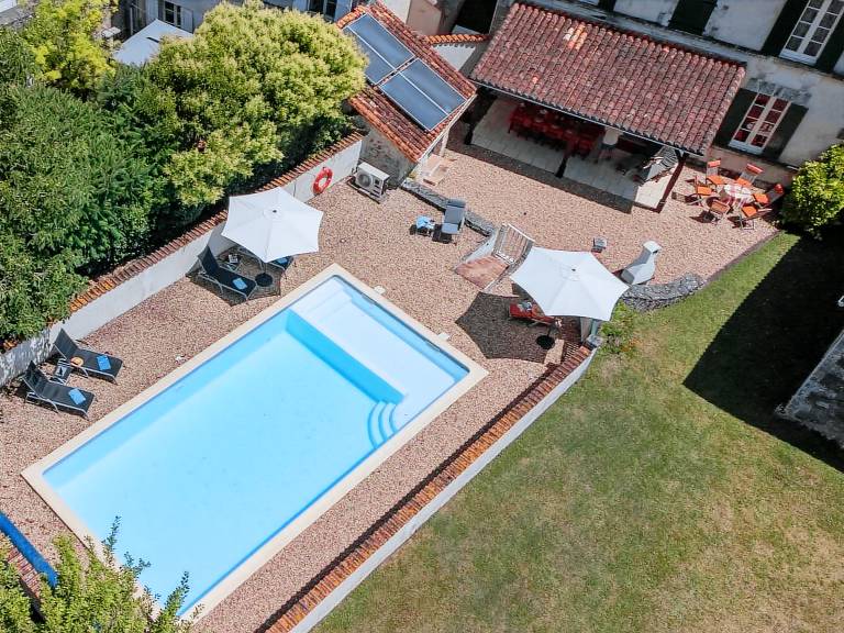 Vacation home with terrace & private pool — photo 2