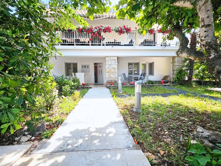 Apartment with terrace & grill in Omisalj