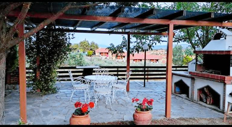 Holiday apartment with patio & barbeque in Aristotelis