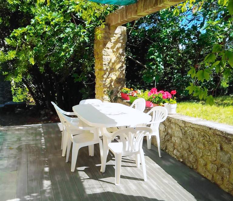 Gite with grill, yard & patio — photo 2