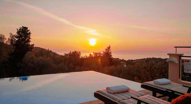 Villa with patio, barbeque & pool in Lefkada
