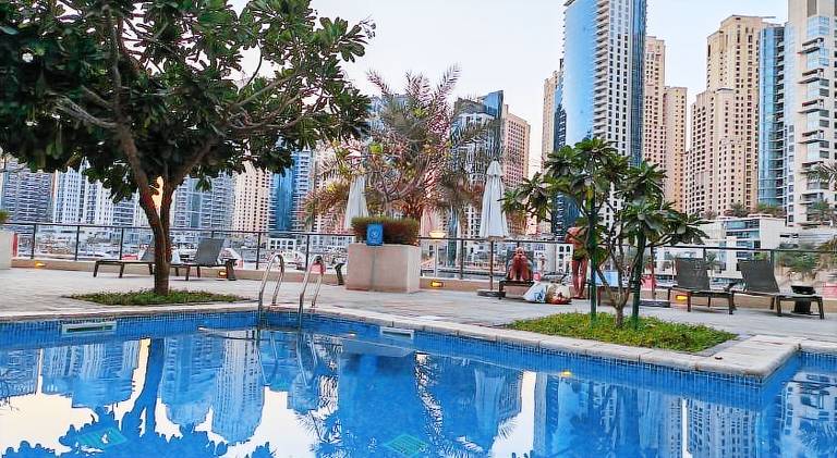 Rental apartment with yard, private pool & jacuzzi | Suitable for remote work in Abu Dhabi