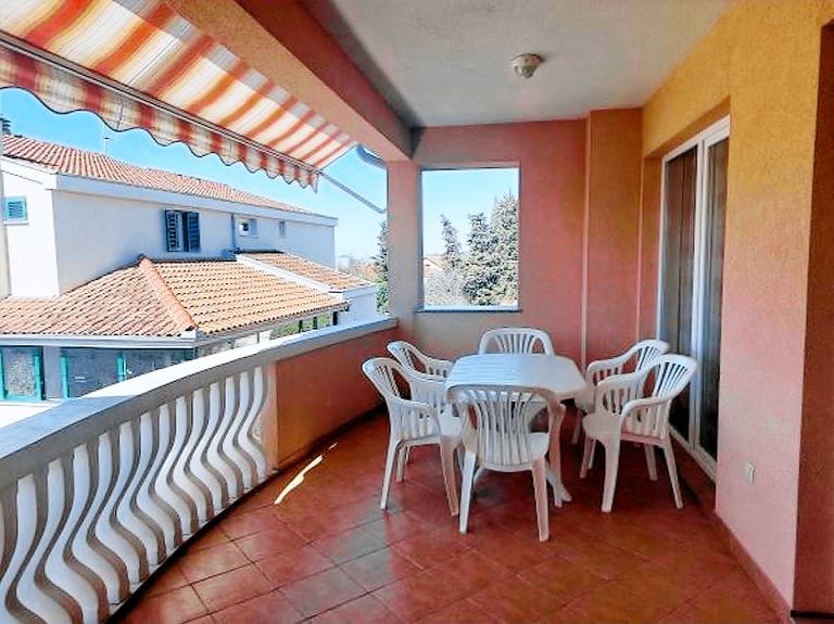 Rental apartment with terrace & barbecue — photo 2