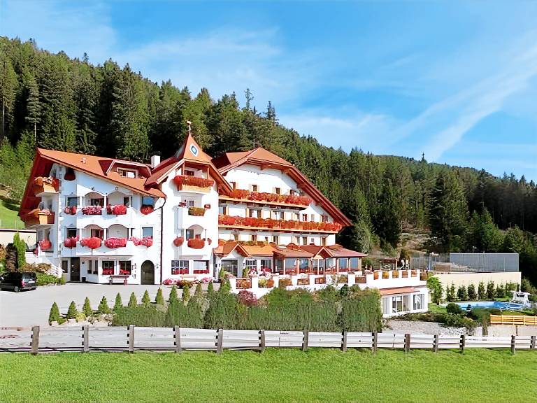 Granpanorama Wellnesshotel Sambergerhof Superior in Villandro