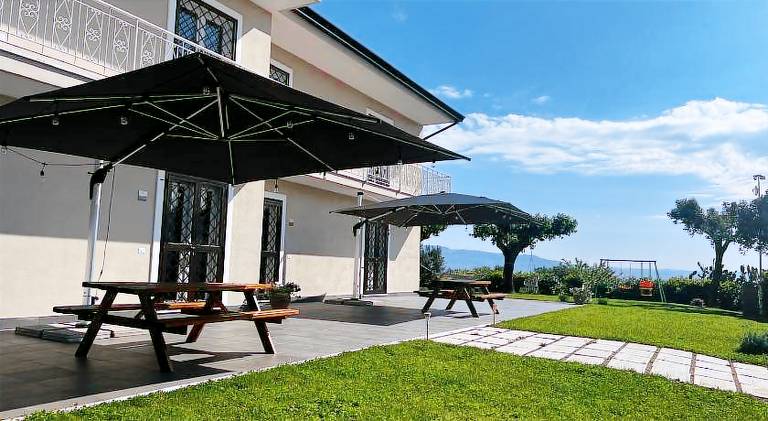 Family-friendly holiday apartment with barbeque, patio & yard | Pets allowed — photo 5