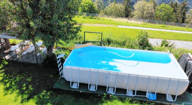 Vacation home with pool — photo 4