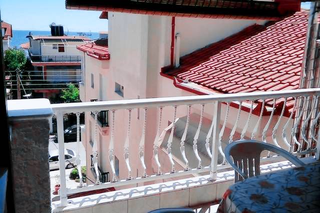 Apartment with BBQ & patio — photo 5