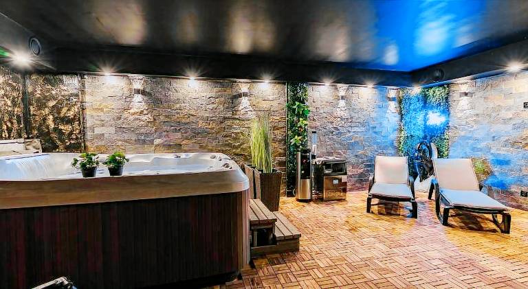 Family-friendly rental apartment with barbecue, jacuzzi & terrace | Next to Golden Gate | Perfect for remote work | Pets are welcome — photo 3