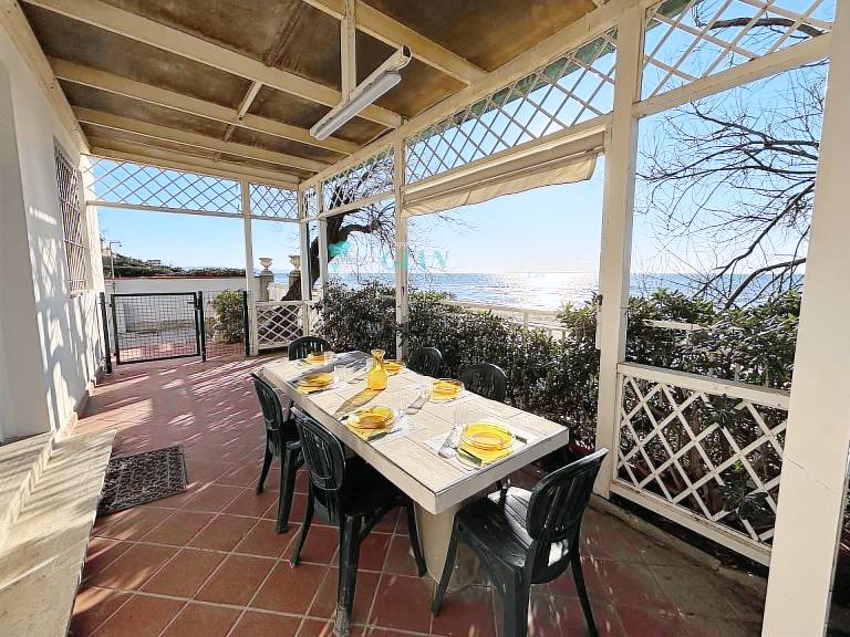 Child-friendly pleasant rental apartment with patio, yard & barbeque | Close to the beach | Pet-friendly — photo 4