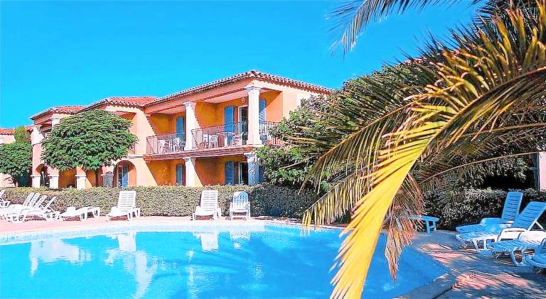 Apartment with private pool, garden & patio in Cogolin