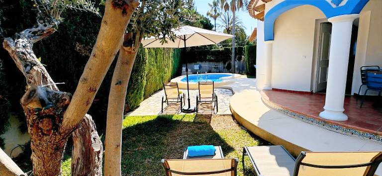 Villa with private pool, BBQ & terrace — photo 3