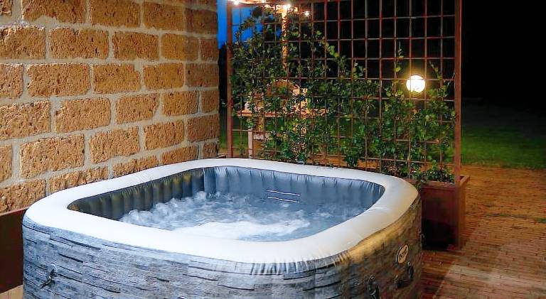 House with pool — photo 4