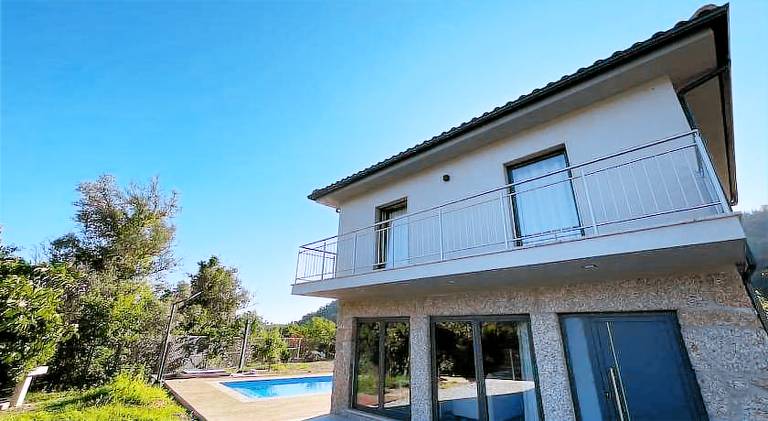 Chalet with pool — photo 3