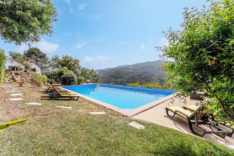Apartment with pool, barbecue & garden — photo 5