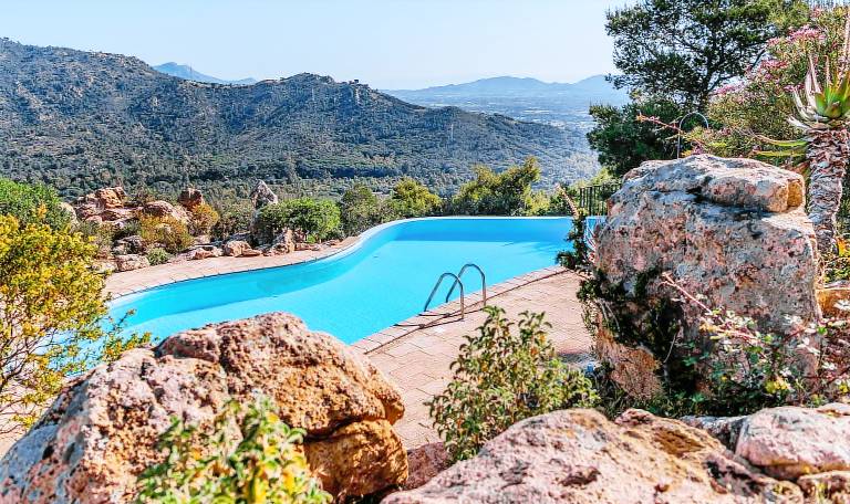 Villa with BBQ, pool & yard | Garden view | Suitable for remote work in Pula
