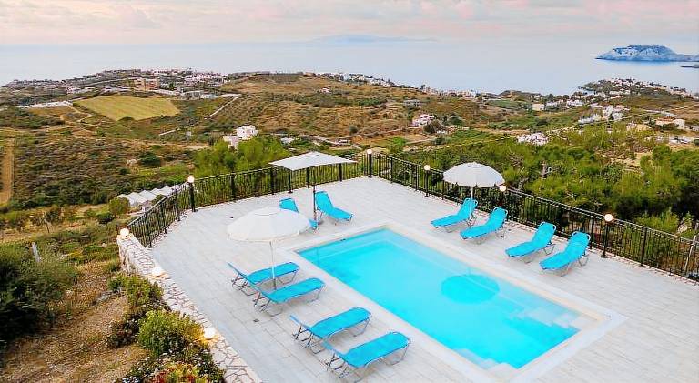 Villa with pool in Heraklion