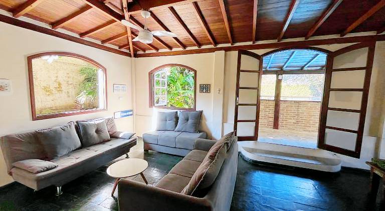House with pool — photo 5