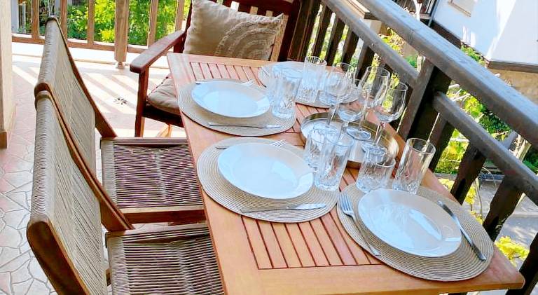 Apartment with pool, patio & garden — photo 4