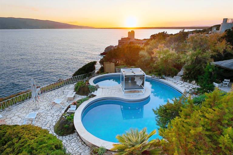 Child-friendly villa with terrace, private pool & yard | Beach view | Suitable for remote work | Pet-friendly — photo 4