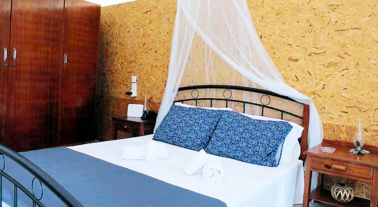 Apartment with yard & terrace | Pet-friendly in Kissamos