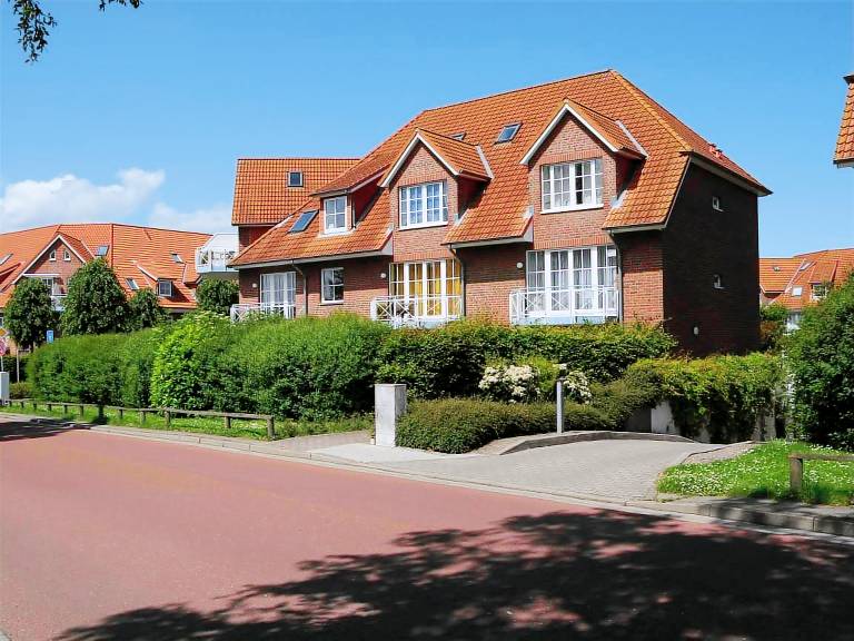 Holiday apartment with yard, BBQ & patio in Timmendorfer Strand