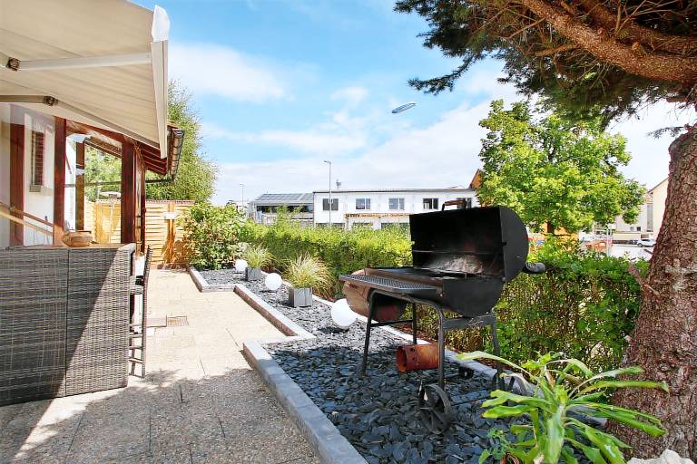 Child-friendly vacation home with yard, patio & fast internet | Garden view | Perfect for remote work | Dogs allowed — photo 2