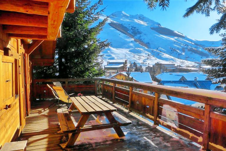 Fully equipped chalet with patio | Mountain view | Next to the ski | Pet-friendly — photo 3
