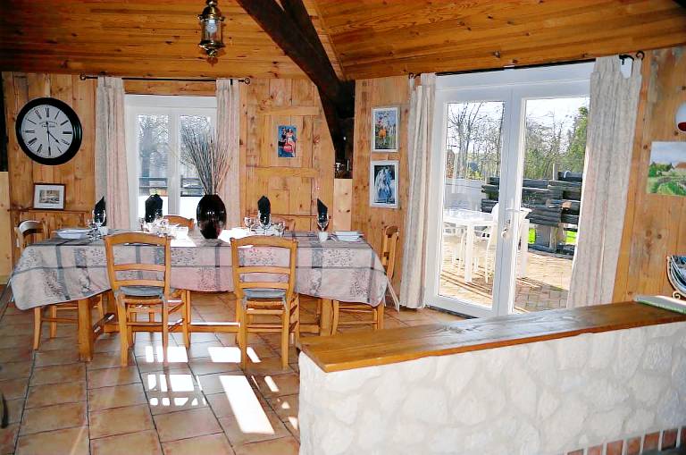 Gite with barbecue, garden & patio — photo 4
