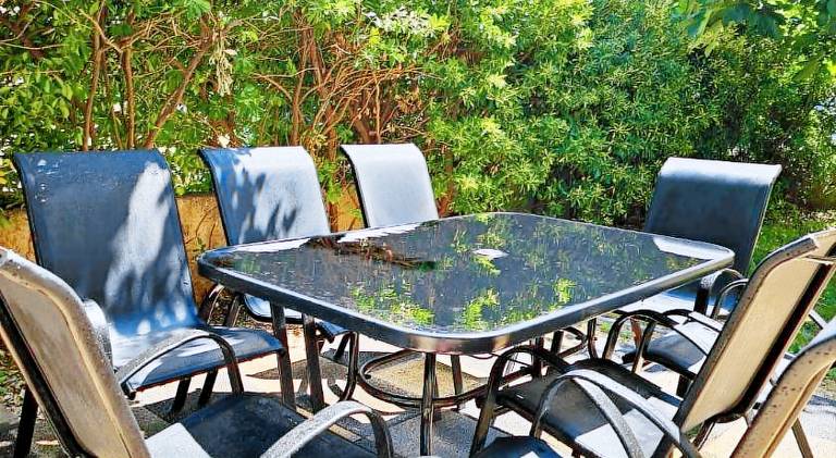 Apartment with grill, patio & yard — photo 2