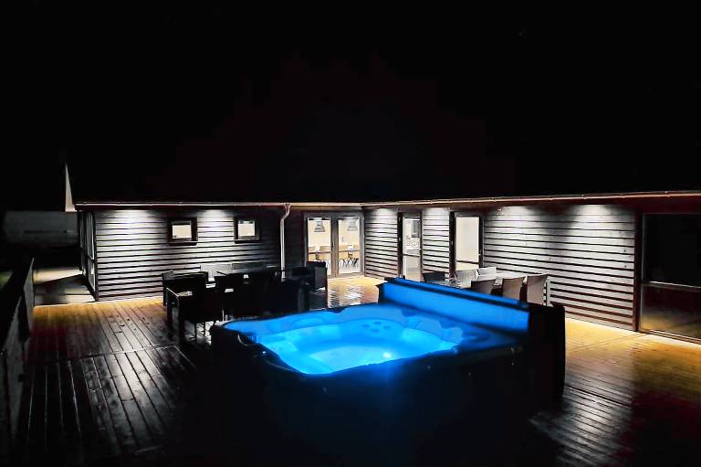 Vacation home with barbecue, terrace & jacuzzi | Sea view — photo 3