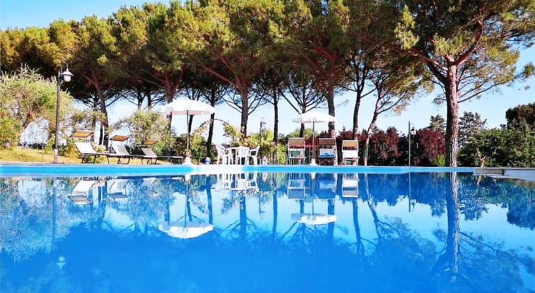 Lovely farm with pool, barbecue & yard | Pet-friendly in Castiglione del Lago