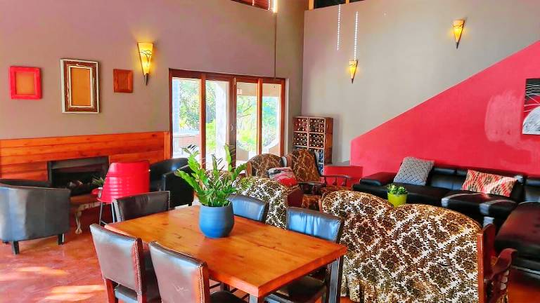 Vacation home with yard, private pool & BBQ | Perfect for remote work | Pets allowed — photo 4