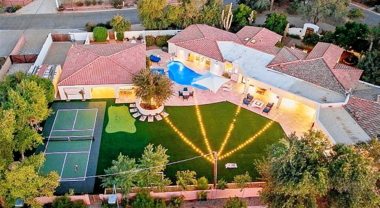 House with jacuzzi & pool in Scottsdale, AZ