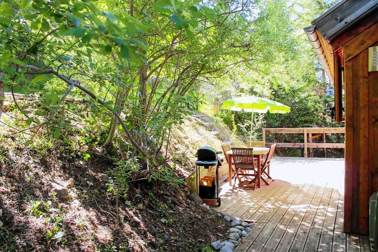 Gite with BBQ, patio & yard — photo 2