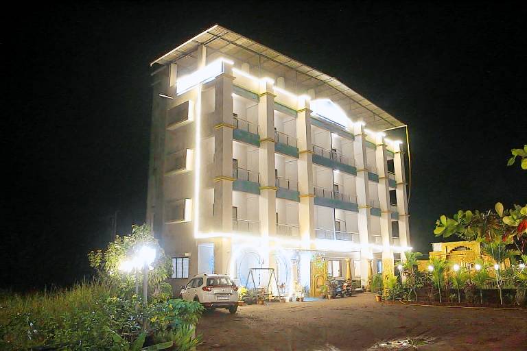 Hotel Kavijay Sea View & Spa in Dapoli