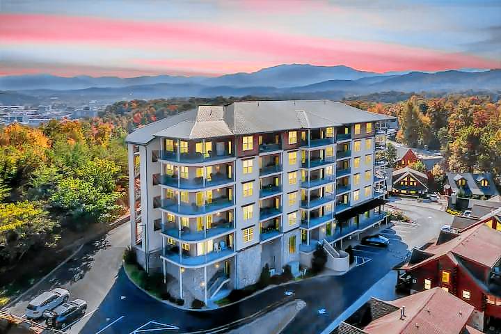 Downtown Pigeon Forge Resort Pool Pet Friendly WiFi in Pigeon Forge, TN