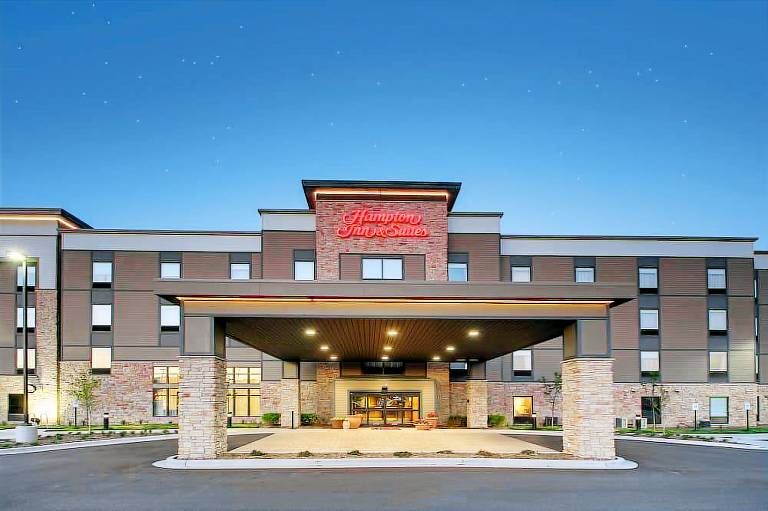 Hampton Inn & Suites Milwaukee West